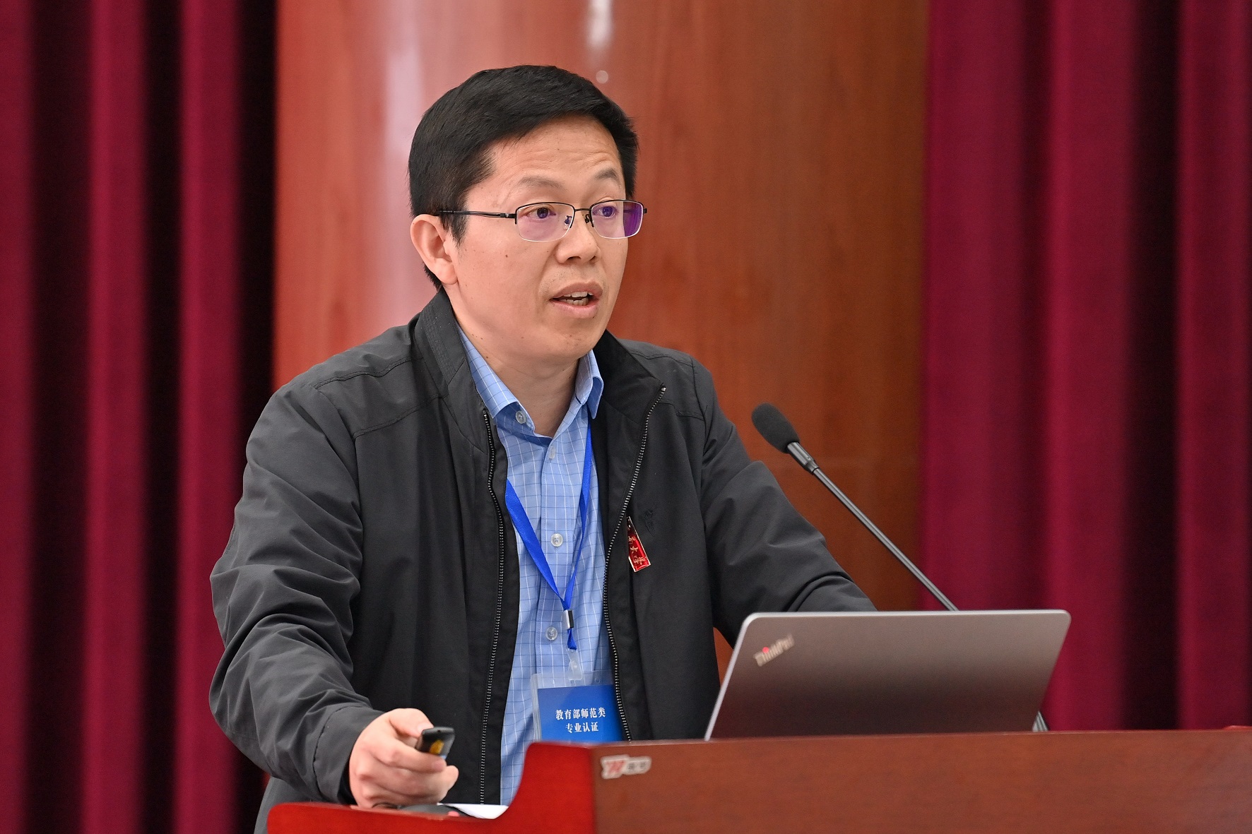 院长罗克明教授对自评报告作补充说明.jpg