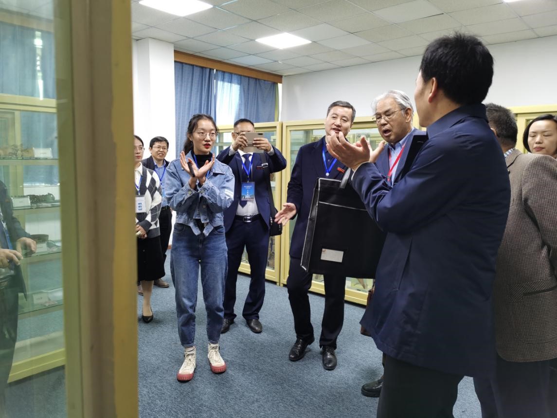 专家组参观全国科普教育基地西南大学自然博物馆.jpg